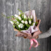 Букет из белых тюльпанов и маттиолы