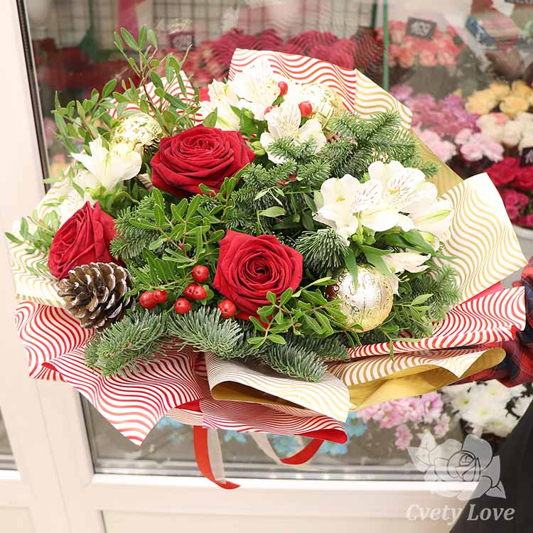 Новогодний букет из красных роз и альстромерий