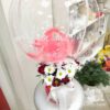 Шар Bubbles, хризантемы и розы в шляпной коробке