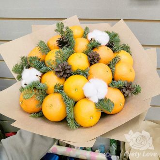 Зимний букет из мандаринов и хвои