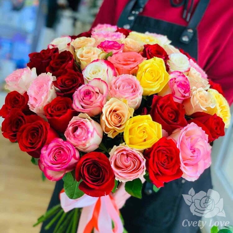 Букет из 51 разноцветной розы 70 см