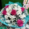 Букет из роз, кустовых хризантем и гипсофилы